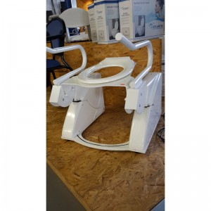 toiletzitting met sta-op-hulp2